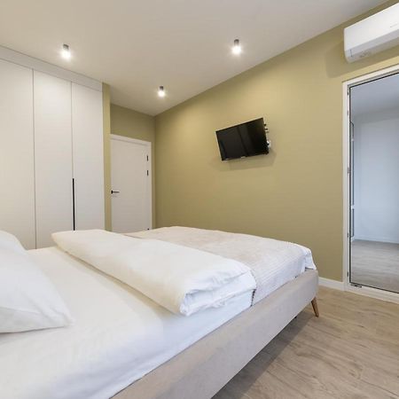 Luxury Apartment Near Metro Station Osokorky Kyiv Exterior photo